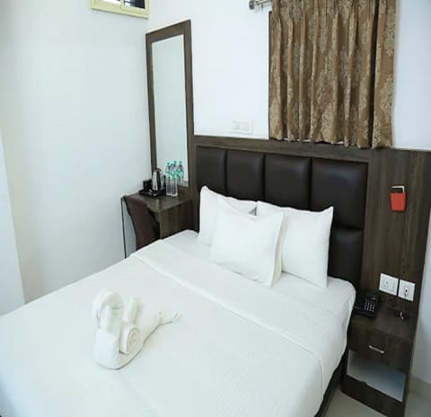 Hypo-allergenic bedding, desk, soundproofing, free WiFi