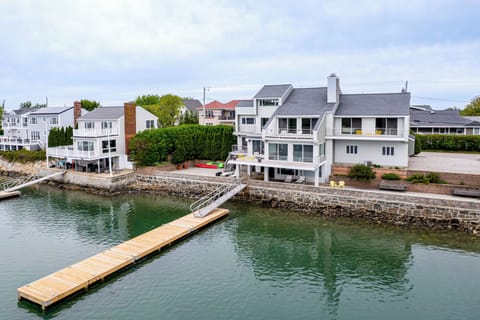 Hull Vacation Rental | 4BR | 3.5BA | 3,000 Sq Ft
