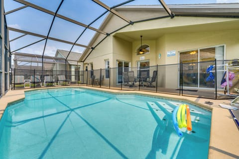 Haines City Vacation Rental | 4BR | 3BA | 1,526 Sq Ft | 1 Small Step for Access