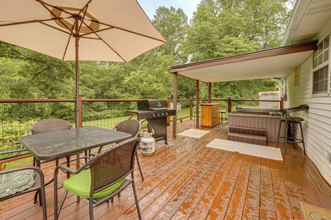 Fayetteville Vacation Rental | 3BR | 2BA | 1,150 Sq Ft