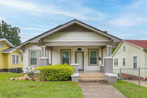 Birmingham Vacation Rental | 3BR | 1BA | 1,400 Sq Ft
