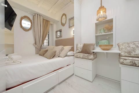 Bedroom, Living Room