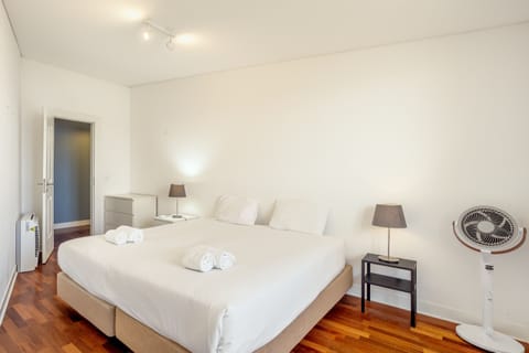 1 bedroom, bed sheets