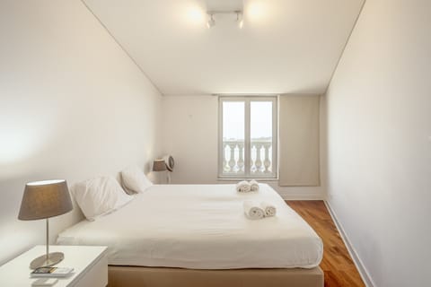 1 bedroom, bed sheets