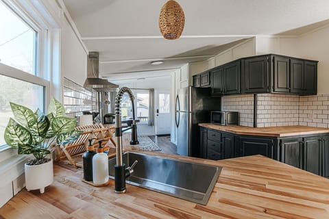 Cottage, Private Bathroom (Basecamp Cottage) | Shared kitchen