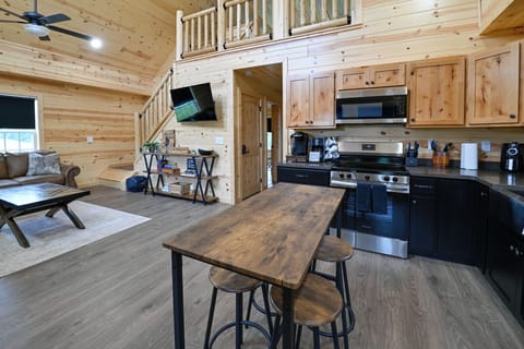 House (2 Bedrooms) | Interior