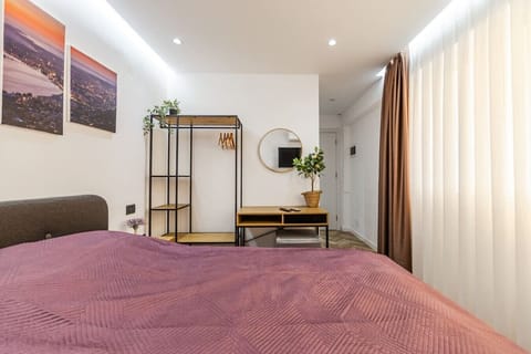 Studio with a double bed