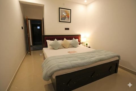 In-room safe, desk, laptop workspace, free WiFi