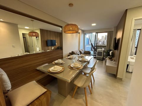 Deluxe Apartment, 2 Bedrooms, 2 Bathrooms, City View | Dining