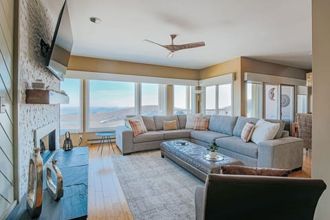 Condo, Private Bathroom (Firefly on The Ridge) | Lounge