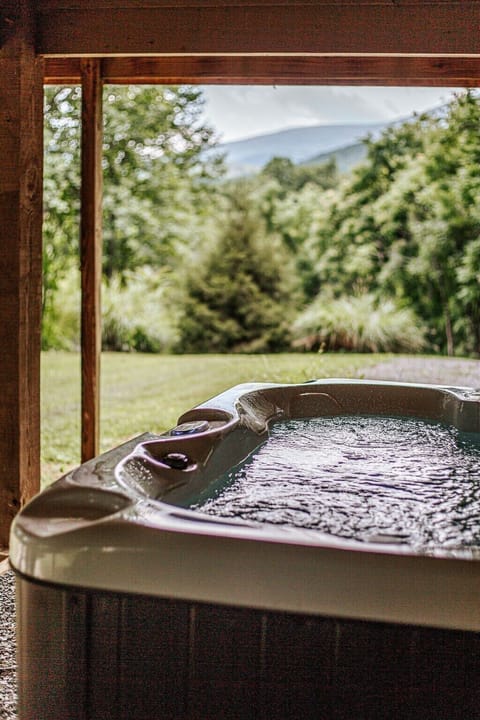 House, Private Bathroom (Fox Hill) | Outdoor spa tub