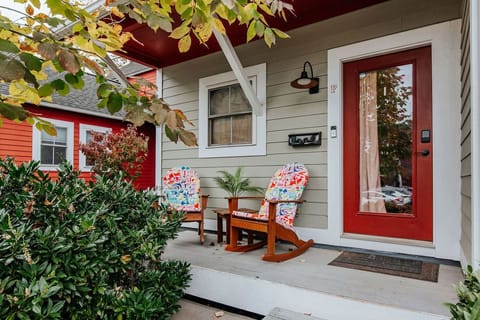 House, Private Bathroom (Oasis on 5th) | Exterior
