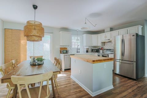 House, Private Bathroom (Stuart Cottage) | Shared kitchen