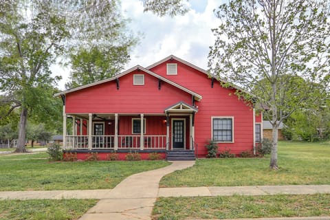 Frankston Vacation Rental | 3BR | 2BA | 2,254 Sq Ft