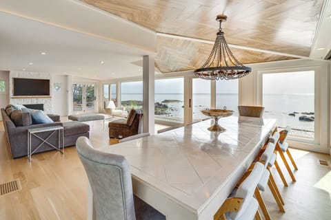 House (5 Bedrooms) | Interior