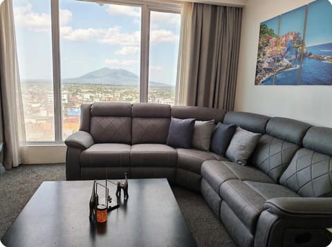 Luxury Condo, Mountain View | Mountain view