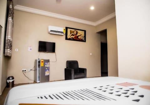 Deluxe Double Room, 1 Queen Bed, Private Bathroom | Interior