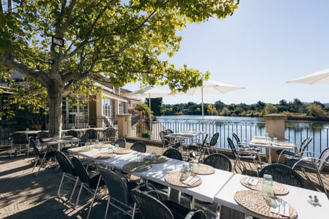 Apartment | Outdoor dining