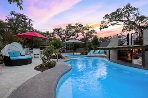 Amazing Pool, Hot Tub, Water Slide, in-pool basketball hoop, swim up bar