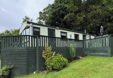 Beautiful Caravan with Extensive Private Decking
