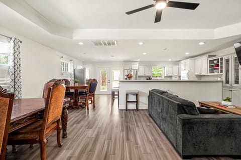 Enjoy a fully equipped kitchen, dining table for six, Smart TV, WiFi connection, and convenient parking throughout your stay.