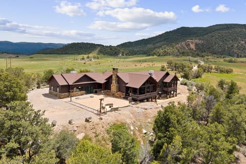 Private 217-acre mountain ranch lodge with sweeping Colorado views