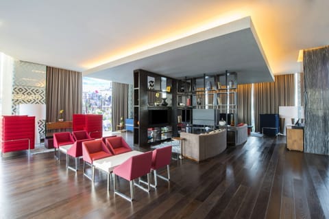 2 bars/lounges, rooftop bar