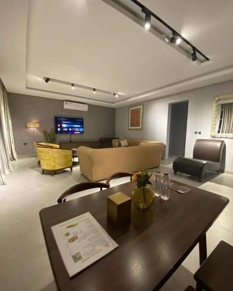 Luxury Suite, Desert View | Interior