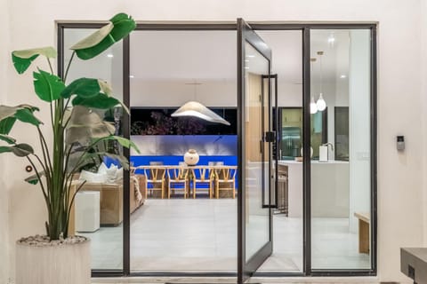 House | 5 bedrooms, high-speed internet