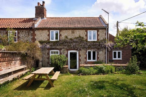 Teal Cottage, Burnham Overy Staithe - Host & Stay 
 