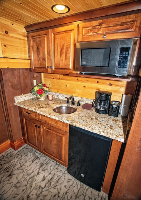 Hotel Suite, 1 Bedroom, Lake View | Private kitchenette | Microwave, coffee/tea maker, cleaning supplies, paper towels