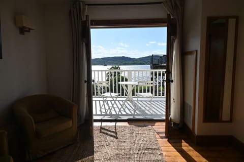 Standard Room, Balcony, River View | Interior