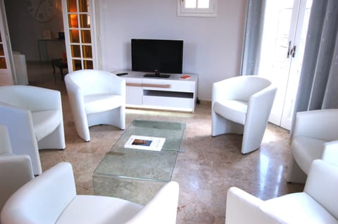 Luxury Villa, 4 Bedrooms, Bathtub | Living area | Flat-screen TV