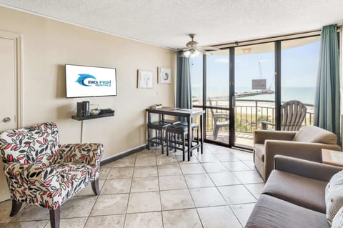 Bright Living Space with Relaxing Views 🌊

