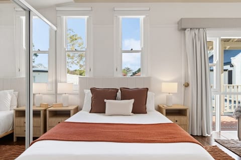 Verona House Glebe Room 8-5