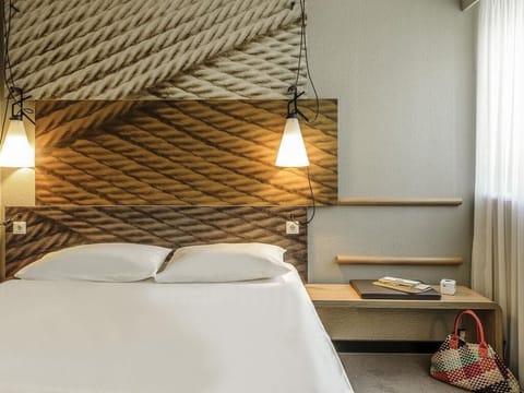 Standard Double Room, 1 Double Bed (Cosy) | In-room safe, desk, blackout drapes, iron/ironing board