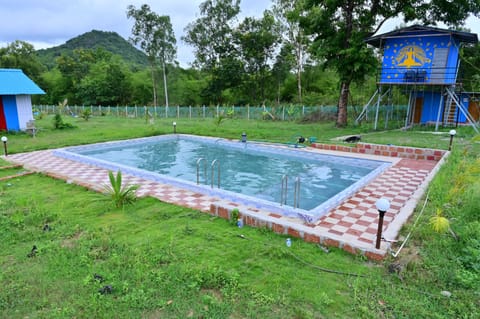 2 outdoor pools
