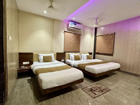 WiFi (free), bed sheets