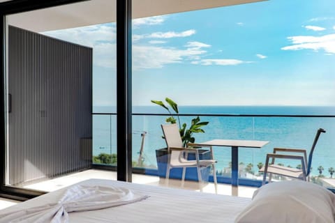 Superior Suite, Balcony | Soundproofing, free WiFi, bed sheets