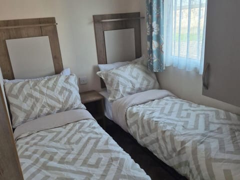 Cottage | 3 bedrooms, WiFi (free), individually decorated, individually furnished