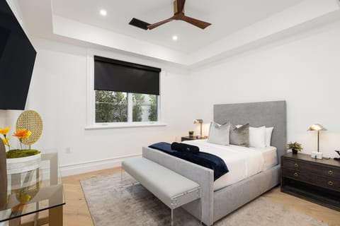 Apartment (5 Bedrooms) | 5 bedrooms, iron/ironing board, bed sheets