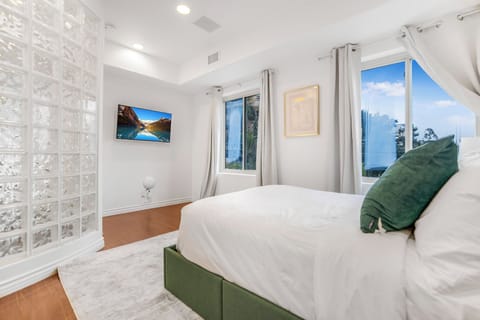 Villa (5 Bedrooms) | 5 bedrooms, iron/ironing board, bed sheets
