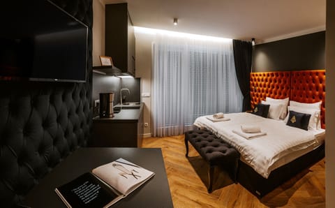 Junior Suite with Balcony | Soundproofing, cribs (free), WiFi (free), individually decorated
