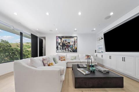 Apartment (Multiple Bedrooms) | Living area | TV, fireplace