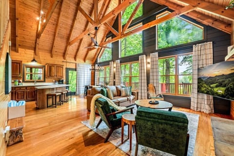 Sevierville-Cabin-Honeysuckle-Haven-Interior-Living-Room