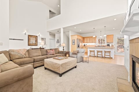 Winter Wren River Wild Escape, Mt. Bachelor Village Resort, Sleeps 8, Pet Friendly