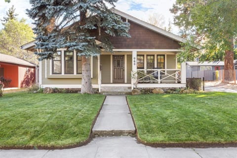 NW Newport Bungalow, Bend OR Vacation Rental, Sleeps 4.