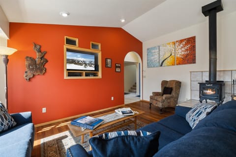 Quiet West Side Trenton Ave, Sleeps 8, Pet Friendly, Dogs Only