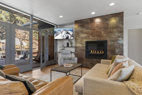Living room with smart TV and gas fireplace - Cozy up in style! This living room is perfect for relaxation and gathering, with direct views of the backyard.