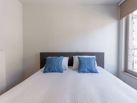 Floor, Bed, Interior Design, Flooring, Bedroom, Wall, Bed Sheet, Wood, Bedding, Linens